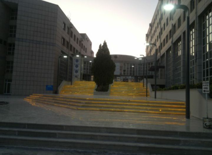 Üniversite Kampüsü